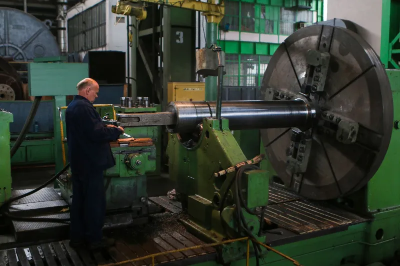 Fifty Units Before Fifty Thousand: Reading the Sample Run Like a Supplier's Open Book